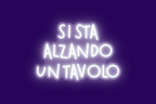 SI STA ALZANDO UN TAVOLO