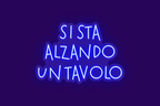SI STA ALZANDO UN TAVOLO