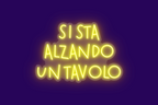 SI STA ALZANDO UN TAVOLO