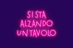SI STA ALZANDO UN TAVOLO